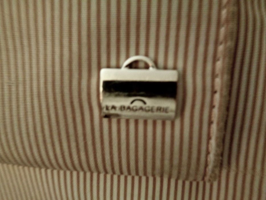 Mala tiracolo Marca Francesa , Prático, leve, flexivel , lavagem