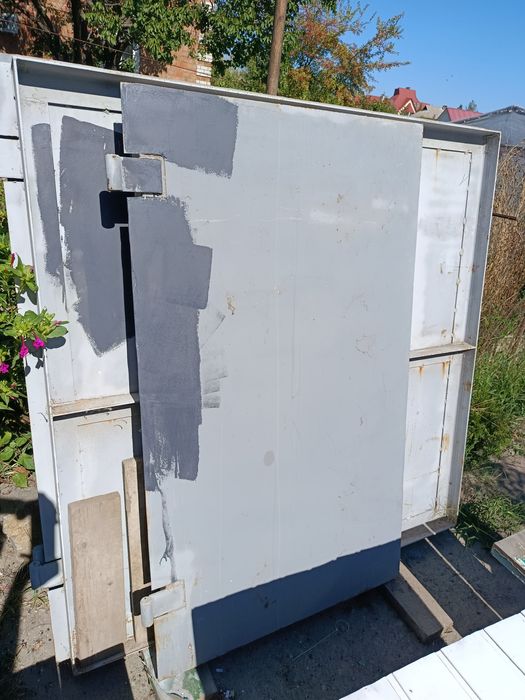 Нові, залізні ворота з хвірткою