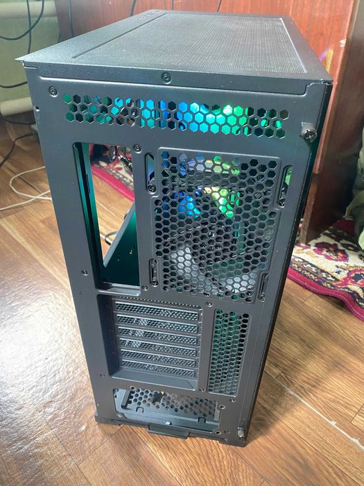 Lian Li Lancool 215