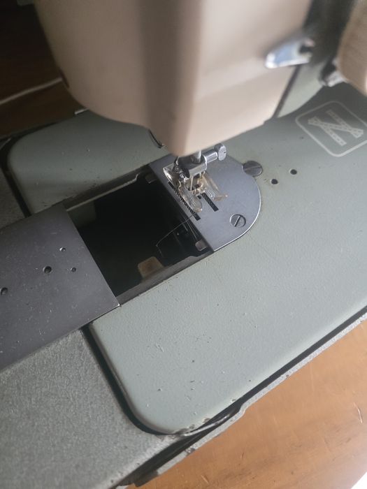 Máquina de costura Nechi