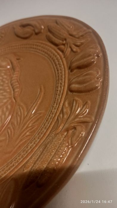 Travessa com peru em relevo