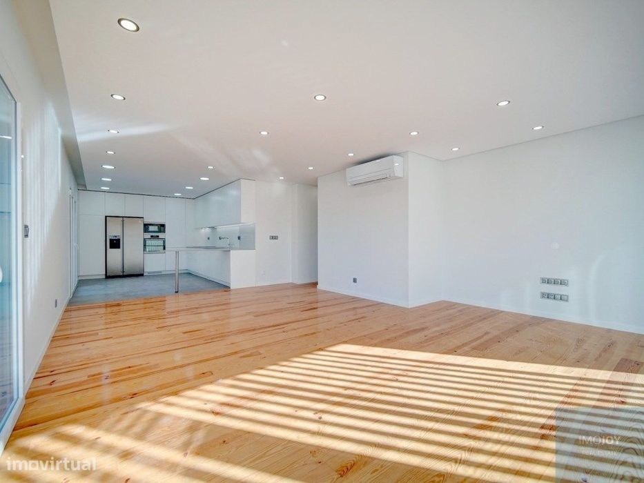 Excelente Apartamento T4 em São João do Estoril