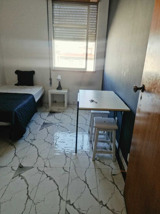 Quarto individual SEM CAUÇAO A 5 MINUTOS DO METRO LINHA VERMELHA