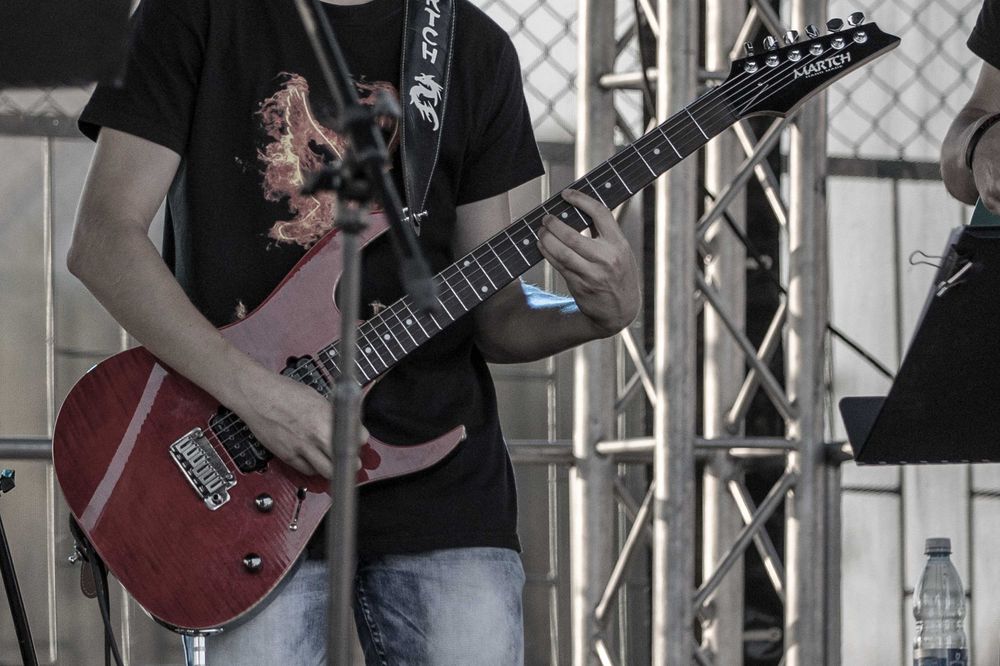 Lekcje gry na gitarze! CZYŻYNY