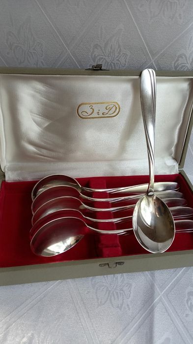 Столовые приборы.