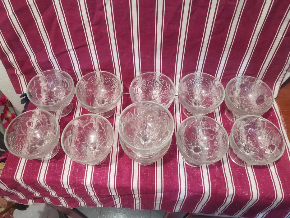 conjunto de 11 lindas taças de sobremesa em vidro com relevos de frutas