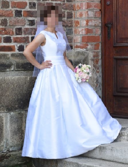 Suknia ślubna śnieżno biała