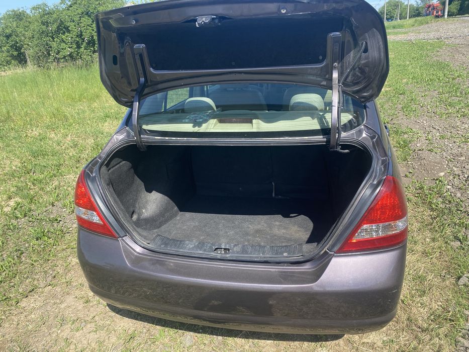 Nissan Tiida Нісан тііда 2008р 1.6 АВТОМАТ седан