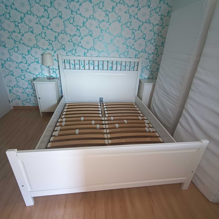 Cama de Casal IKEA + 2 mesas de cabeceira