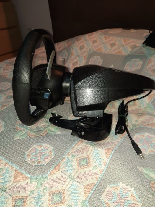 Volante Trustmaster T80 edição especial Ferrari 488