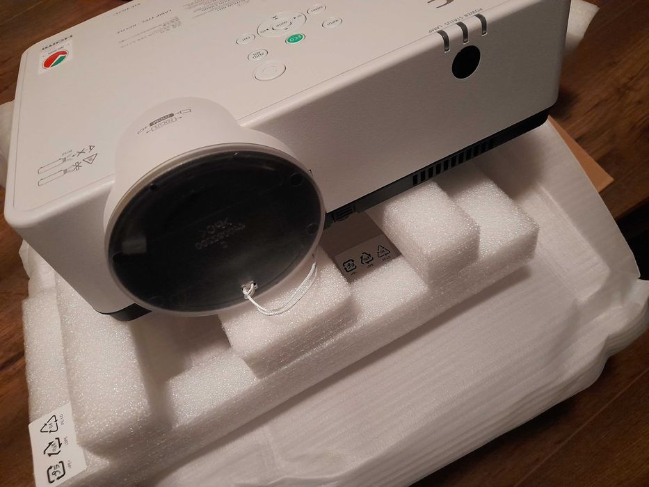 Nowy projektor NEC NP-ME403UG