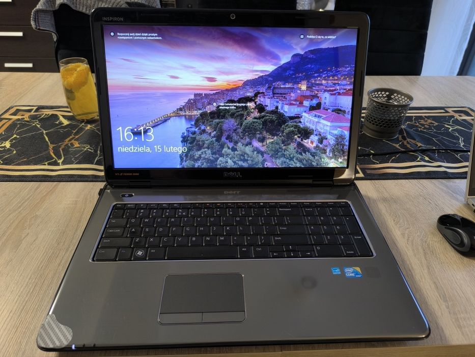 Laptop Dell 19" dosyć duży