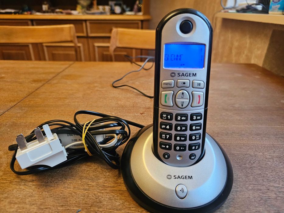 Telefon bezprzewodowy SAGEM D18 - baza, słuchawka, zasilacz