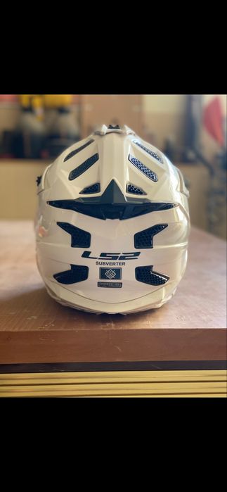 capacete de motocross LS2 MX470 Subverter branco.