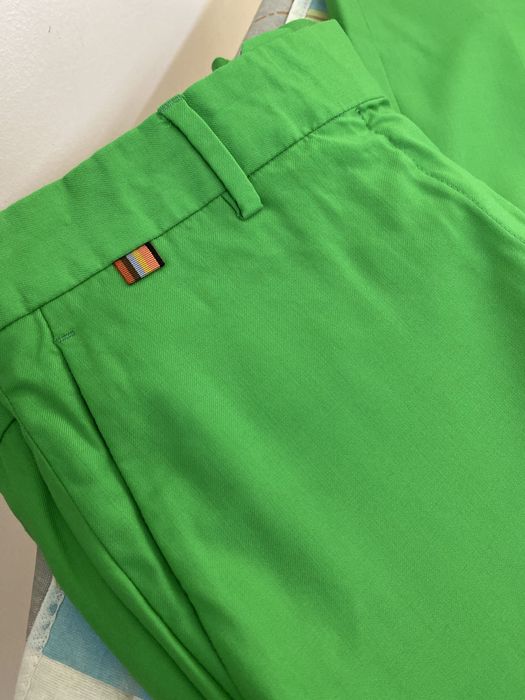 Стильні штани зеленого кольору .