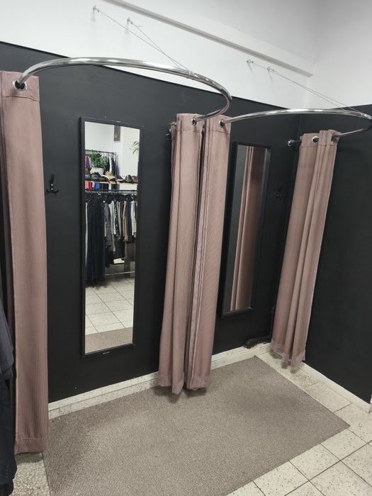 Piękna elegancka przymierzalnia 1 osobowa do sklepu
