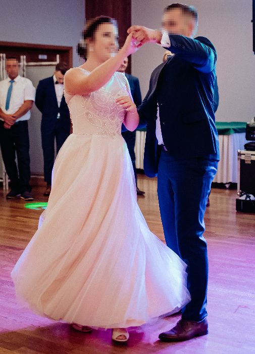 Brzoskwiniowa Suknia Ślubna