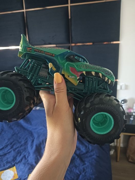 Hot wheels mega wrex duży pojazd z ogromnymi kołami