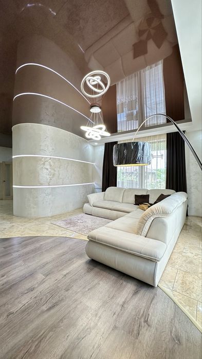 Продам добротный 2-х эт. дом 285 м2 в Обуховке, озеро Попасное, лес