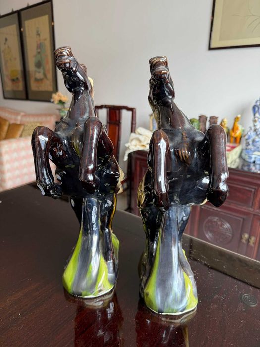Par de Cavalos em Cerâmica Vitrificada