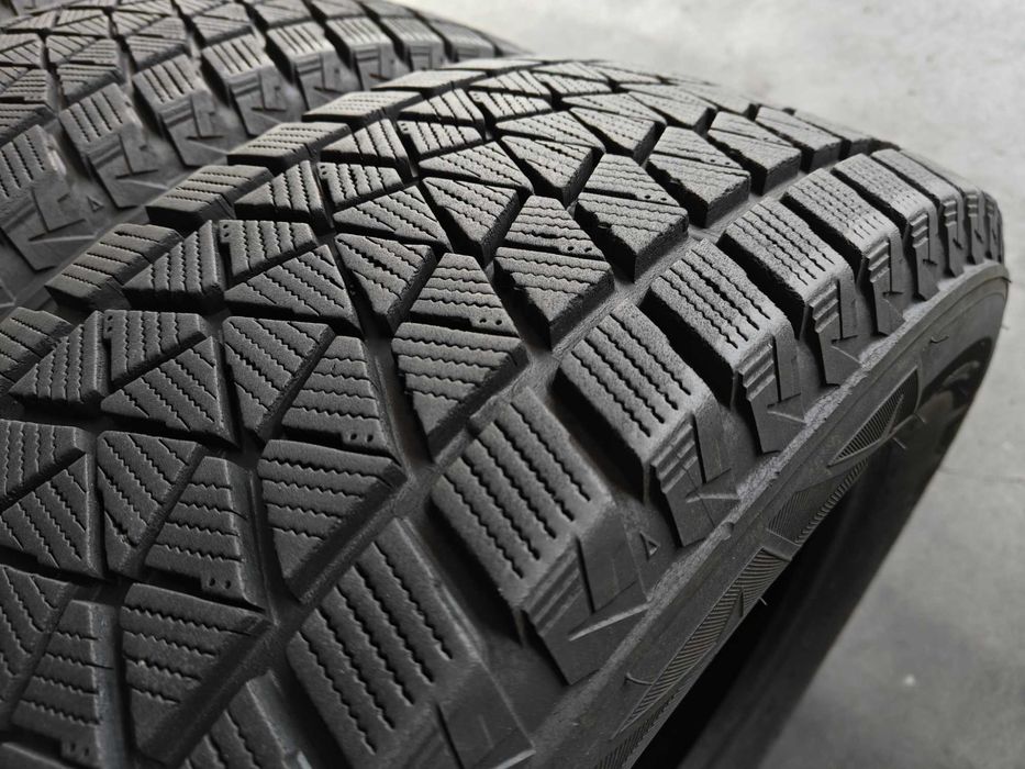 R17 225 60 шини зимові Bridgestone Blizzak DM-V2 арктичні липучки