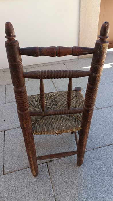 Cadeira antiga, rústica