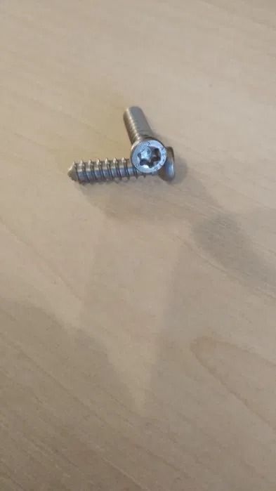 SCHÜCO. Специальный самонарезающий винт 5,5X23,5 для окон. Цена за пач