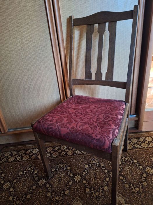 Продам стільці б/у  з натурального дерева