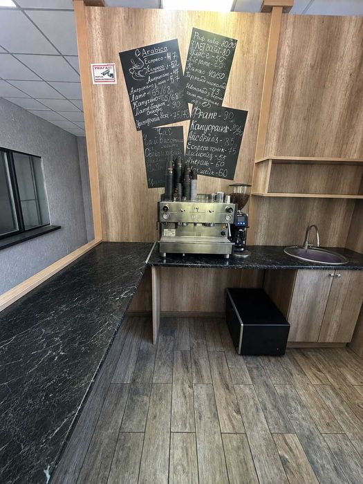 Продаж готової кав’ярні Black Coffee у центрі Ромен