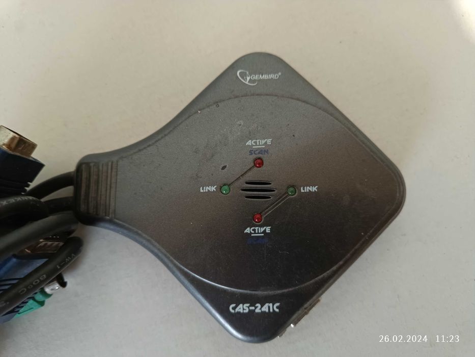 KVM-перемикач Gembird CAS-241C робочий в гарному стані за гарною ціною