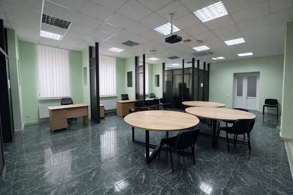 Оренда 4-поверхової офісної будівлі з закритою територією