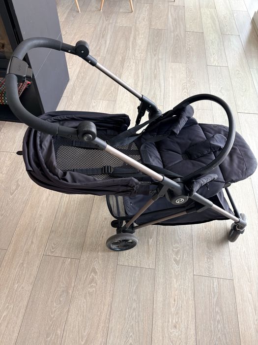 Cybex Melio Deep Black – Carrinho ultraleve 5,9 kg (reversível)