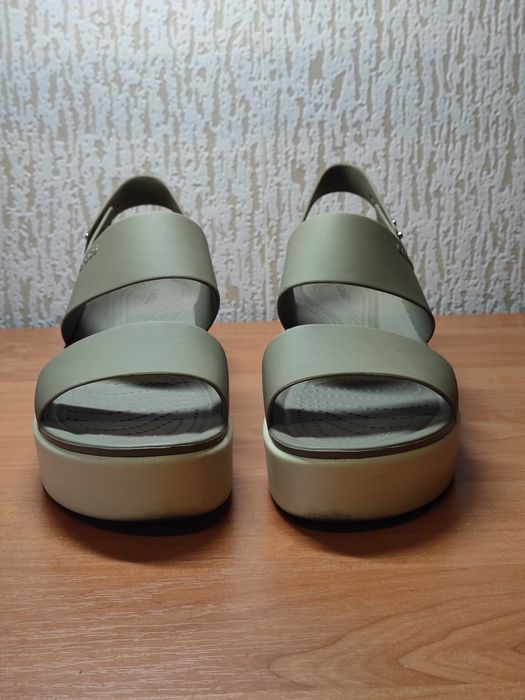 Жіночі санділі Crocs