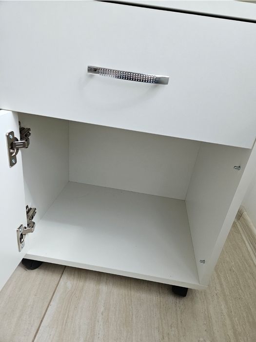 Тумба, столик на колёсиках косметологическая