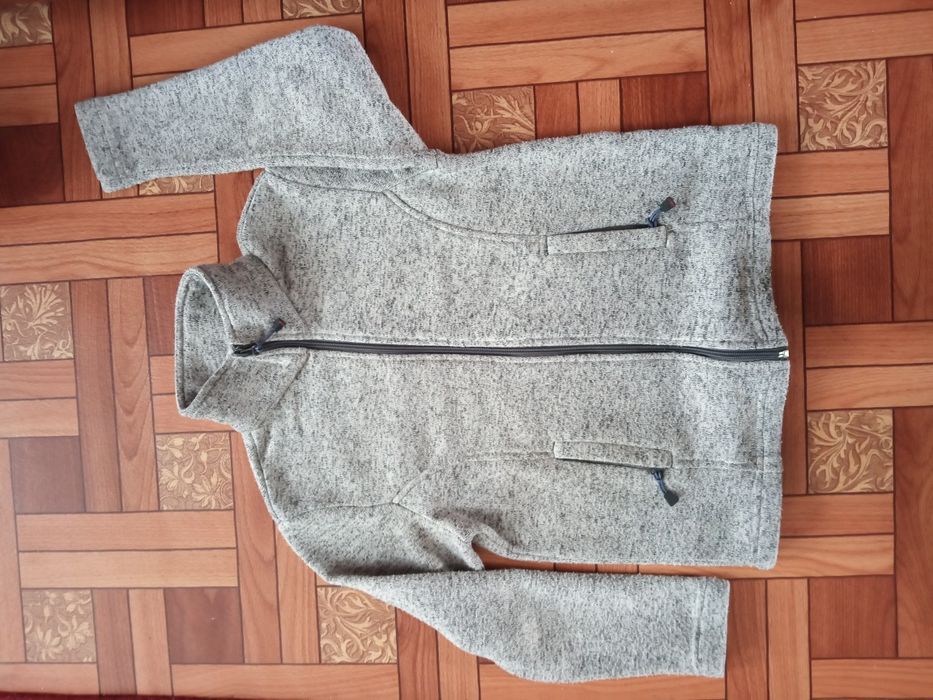 Продам теплу кофту