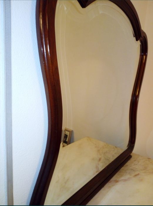 Vende-se cómoda com espelho