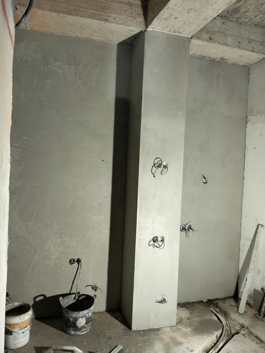 Sou pintor profissional com experiência em pintura, estuque e barramento, garantindo um acabamento