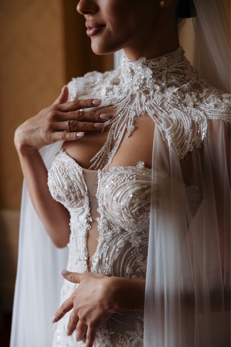 Розкішна весільна сукня