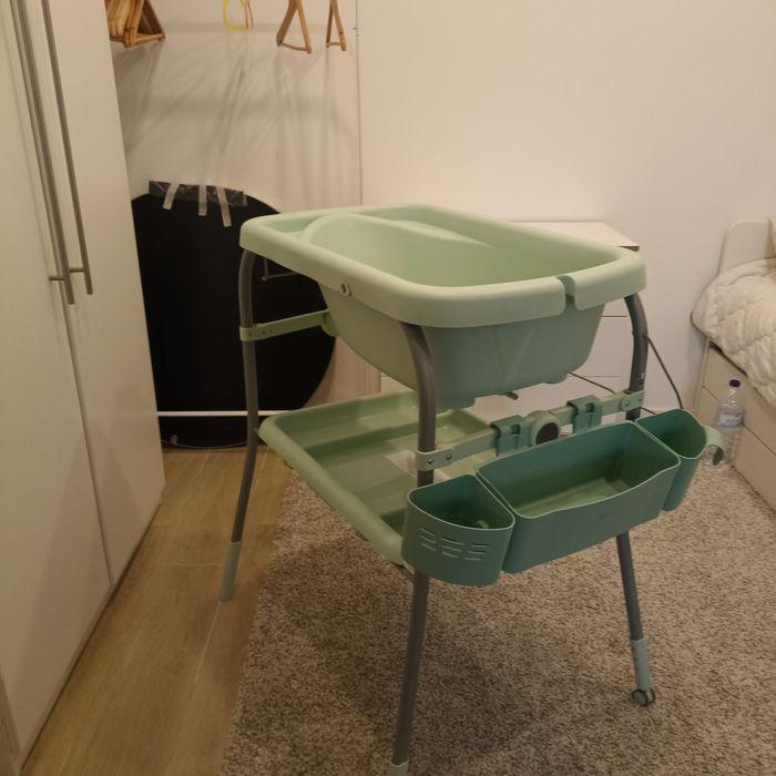 Muda fraldas com banheira Chicco