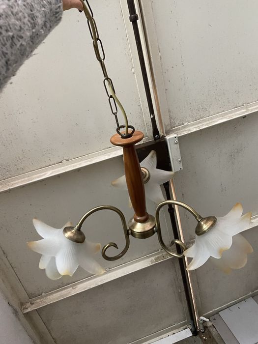 Candeeiro em bom rstado de conservacao