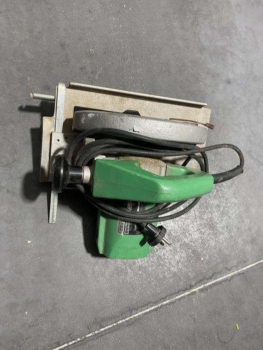 Serra circular séria profissional em bom estado