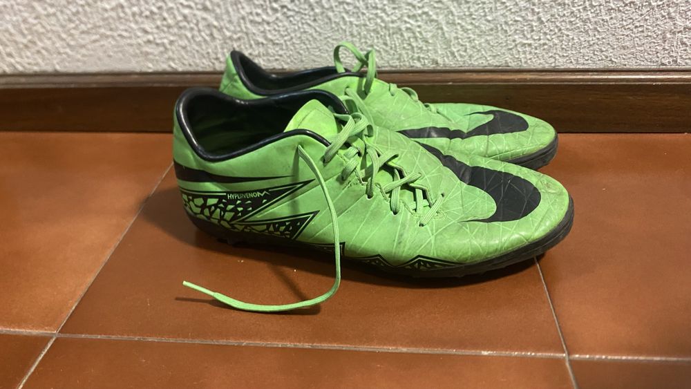 Lote de sapatilhas e chuteiras