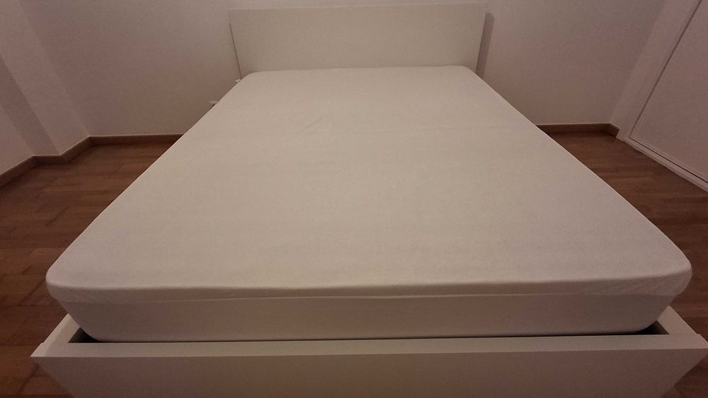 Cama de casal com arrumação (Ikea, modelo MALM, 160*200 cm) + colchão