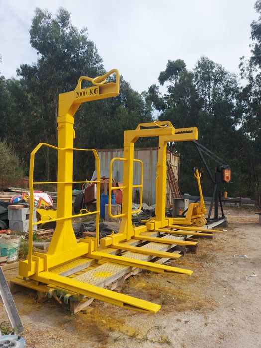 3 Porta Paletes de Grua 2000kg com Garfo e Altura Reguláveis