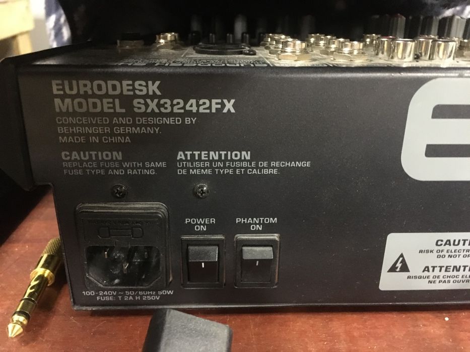Аналоговий зуковий мікшер (пульт) Behringer Eurodesk SX3242FX