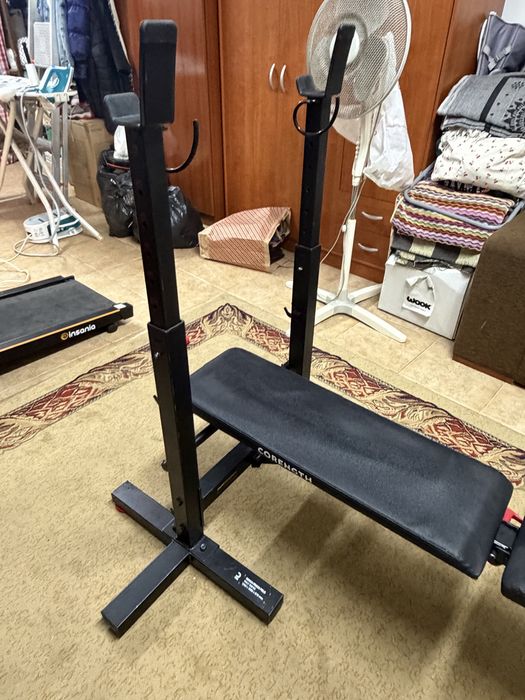 Banco de exercicio com suporte para barra