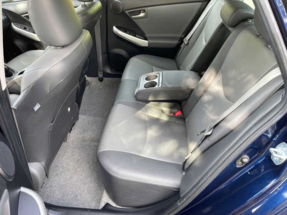 Toyota Prius Four      2014