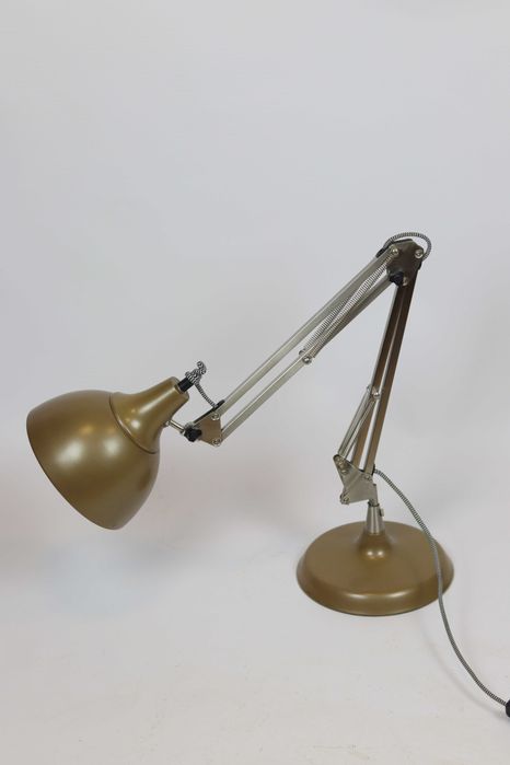 Regulowana lampa biurkowa