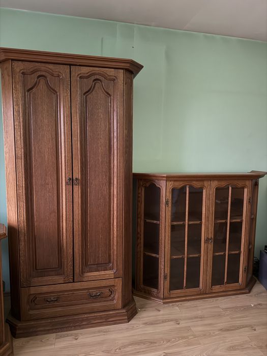 Debowa szafa oraz komoty