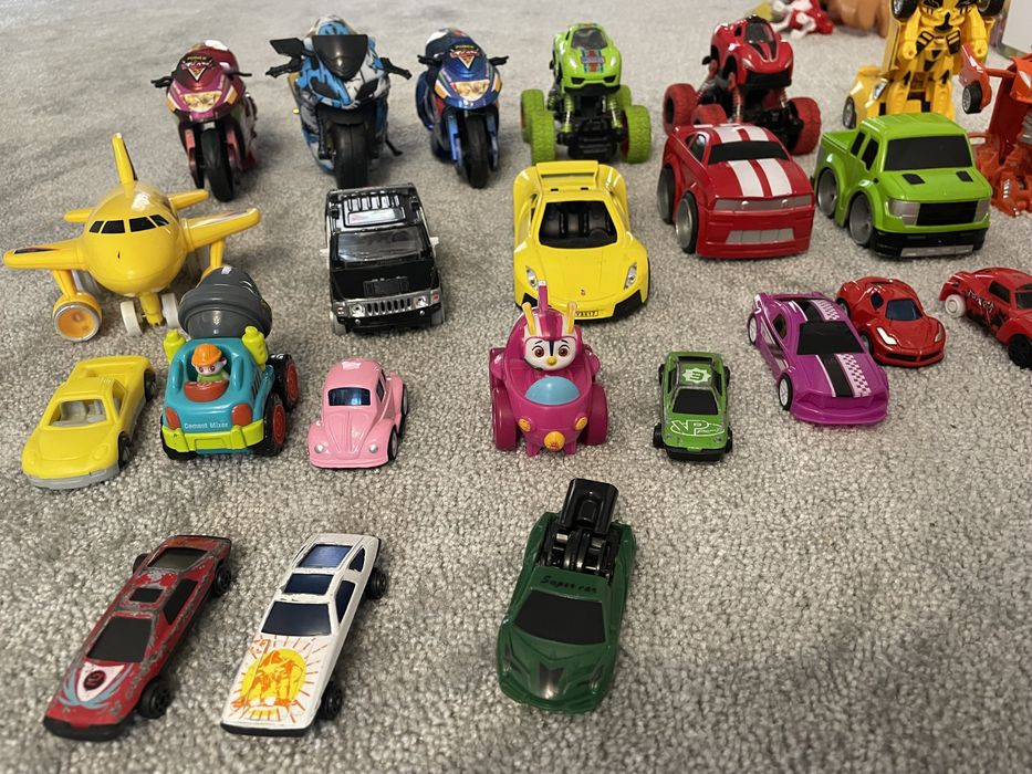 Игрушечные машинки, мотоциклы, самолеты, трансформеры